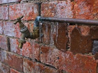 how cold before outside faucets freeze